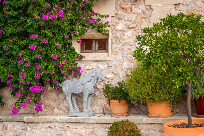Por qu&eacute; un jardinero es esencial para el mantenimiento de una propiedad de lujo durante todo el a&ntilde;o en Mallorca