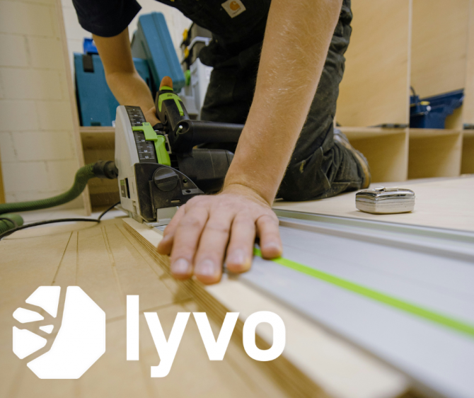 Lyvo lo conecta con expertos legales examinados en toda Mallorca, desde limpiadores y chefs hasta electricistas y personal de mantenimiento. Servicios de confianza para cada hogar.